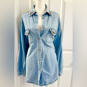 Vintage Capacity Denim Shirt Women's Size M Blue Denim Floral Embroidered Button